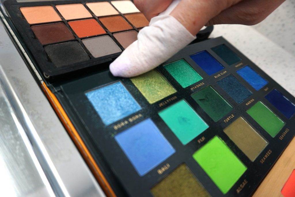 How to Properly Sanitize Cream Makeup Palettes for Clients